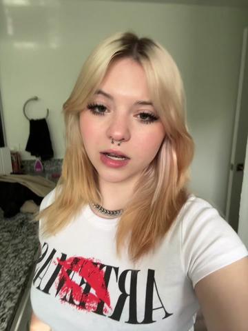 @:3