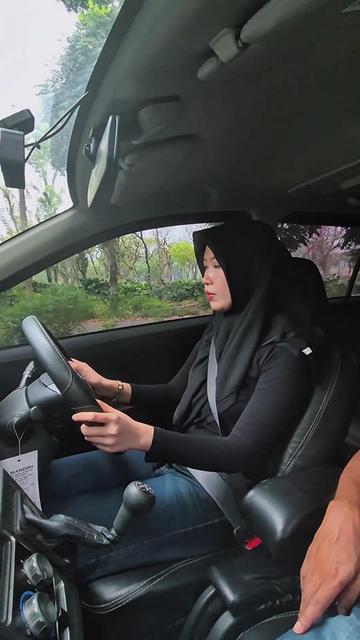 @Guru mengemudi | Helmi