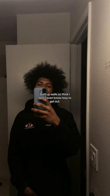 @👤
