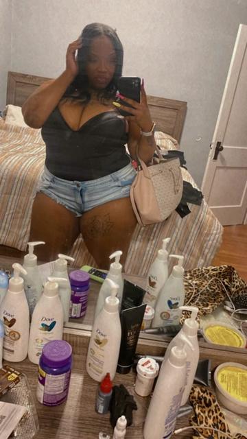 @jstcallmehnee