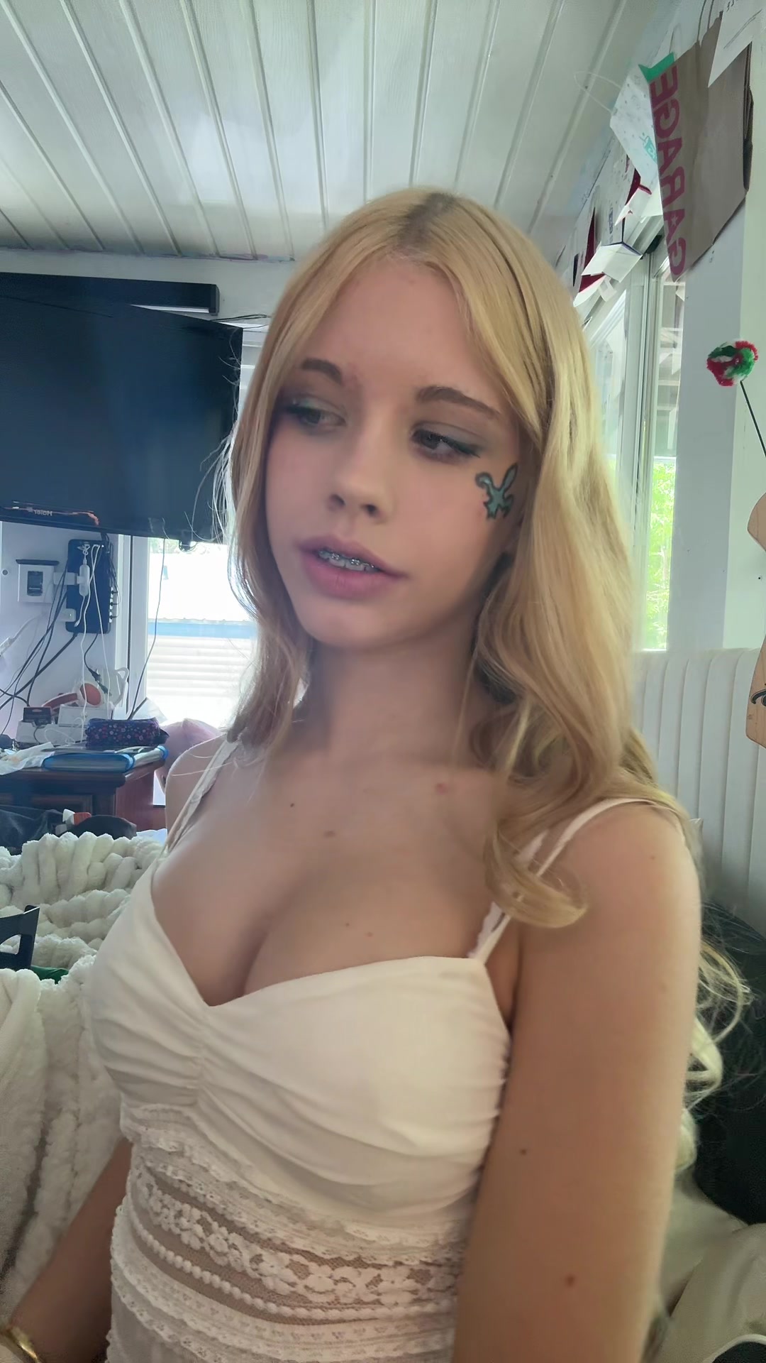 @🐚 🎀  elyza young 🎀  🐚