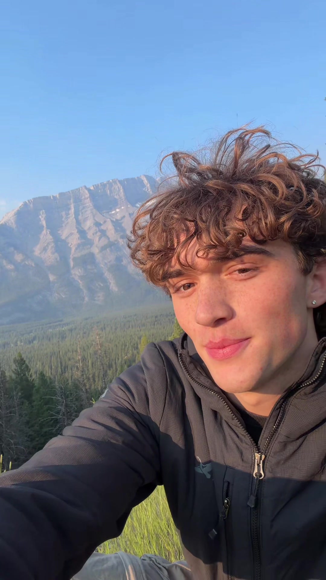 @charlie⛰️
