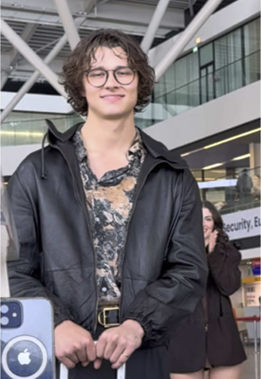 I met @david kushner at the AIRPORT! 😱🎶 | Emilio Piano (@emiliopiano)