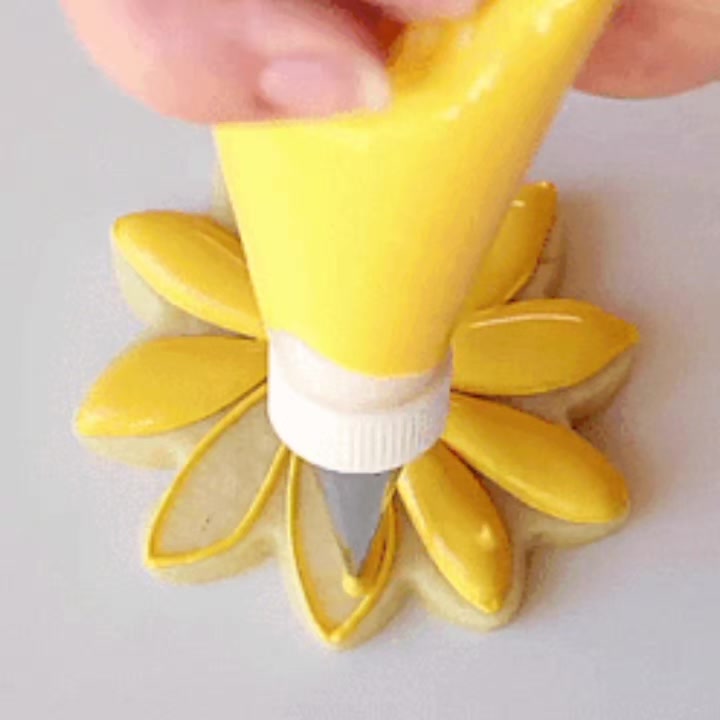 @lizzie 🧁
