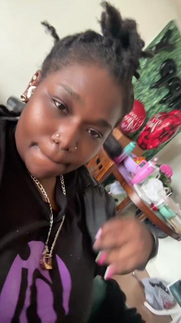 @Aÿę_Ąłĩ🩶🇻🇮
