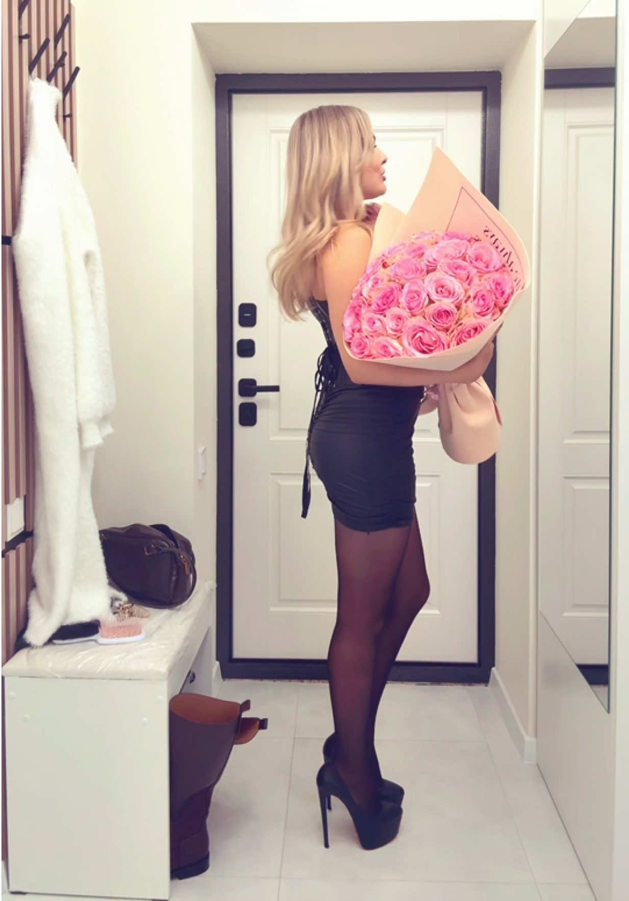 @LARISA LORI 👠👑