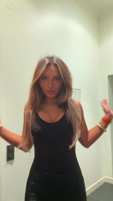 @OLIVIA JONSSON
