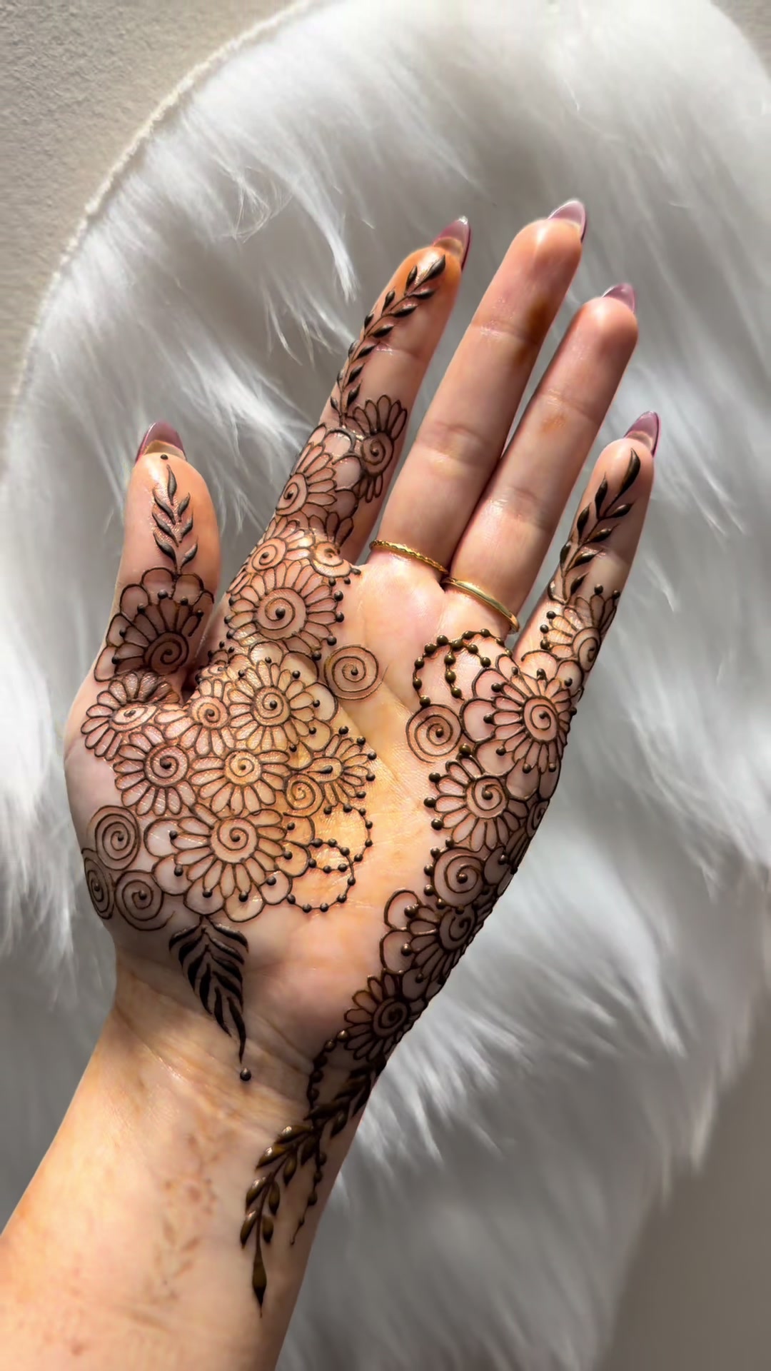@charmsofmehandi