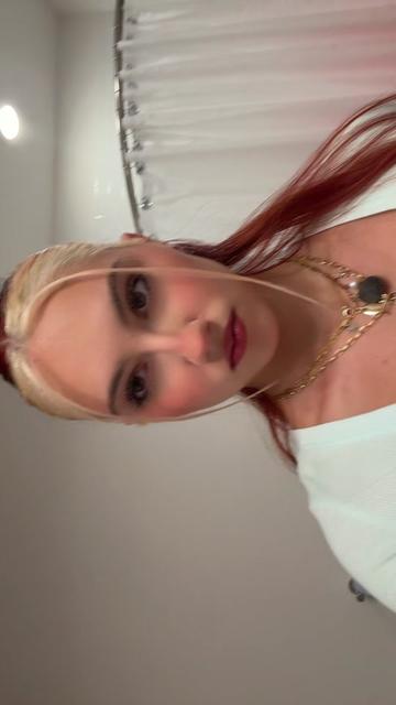 @not_ainsleyjohnson