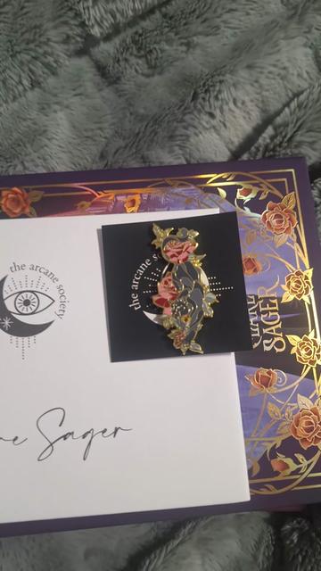 @coralbookreads