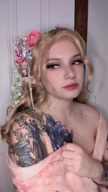 @Tess 🗡️🌹