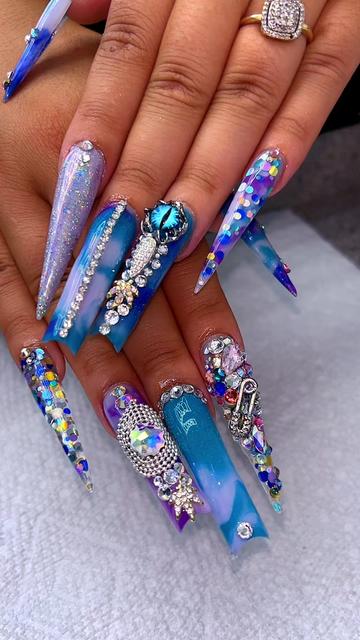 @MiMi 🎨🦋👑🦄