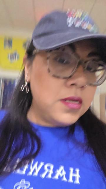 @Mzz. QueenLopez 💙💛✏️