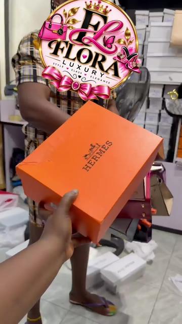 @FLORA LUXURY SLIDES/BAGS❤️