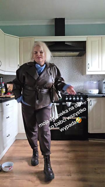 @Katty 59 plus size🤣