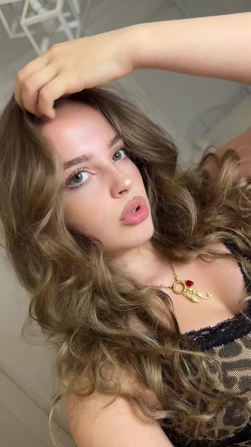 @Elaa