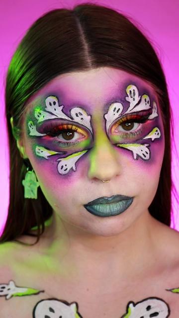 @Liana Tries Makeup