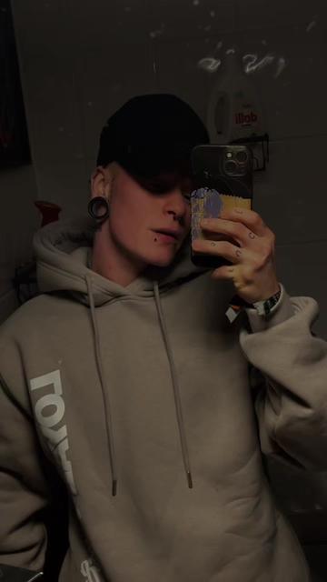 @Julian. •줄리안