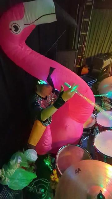 @KINGofNEON