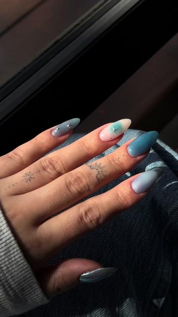 @Abouthernails