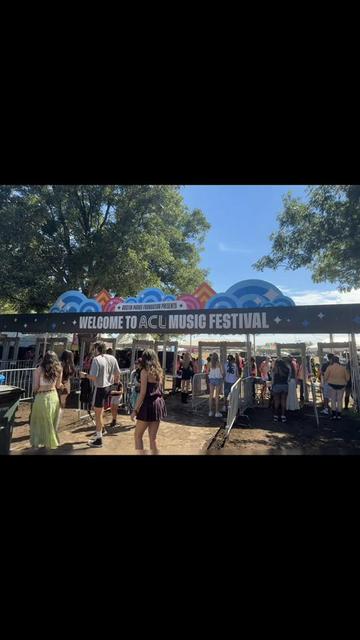 @Santina | Austin Creator