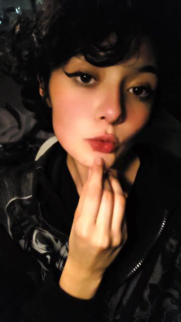 @Weird_Banana_Sinner