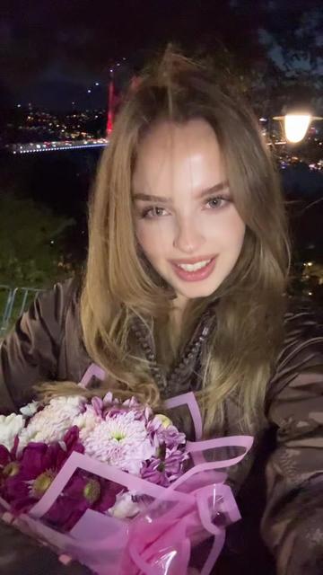 @Elaa