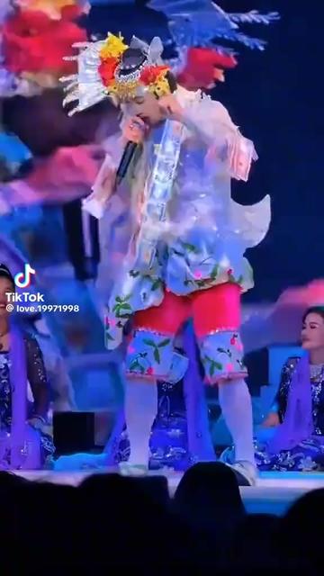 @ကိုရီးယားမင်းသားလေးa.z.b❤🧡💛
