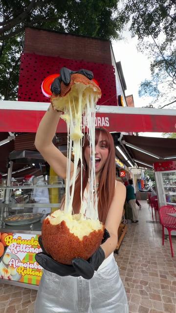 @LolaCarolaFood