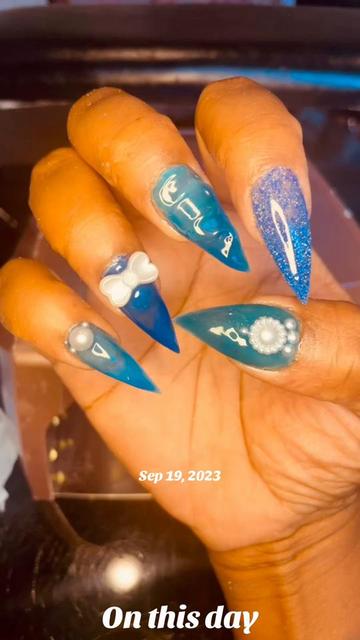 @PrettyPlushNails