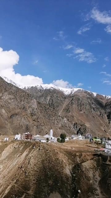 @Travel_with_Waqas