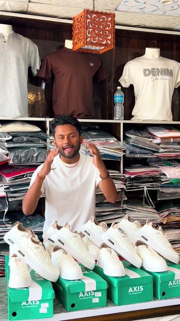 @Shoe Bank And Fashion Hunt