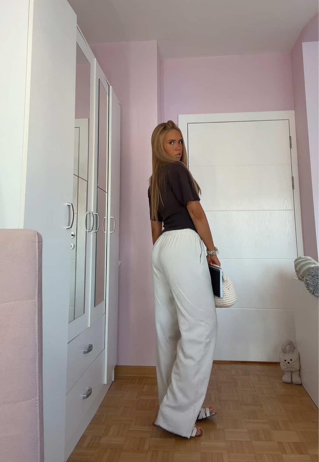 @лара