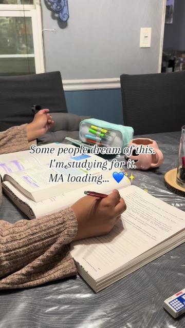 @ScrubsAndStudies👩🏽⚕️📚