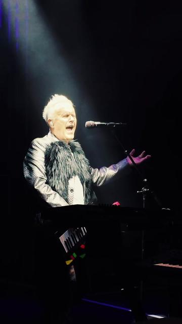 @Howard Jones
