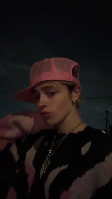 @Bella