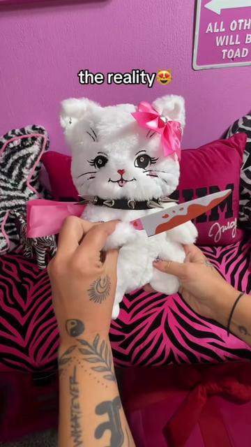 @kittens give stitches / kara