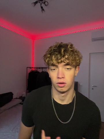 @𝓨 𝓛 𝓘 𝓐 𝓝💎