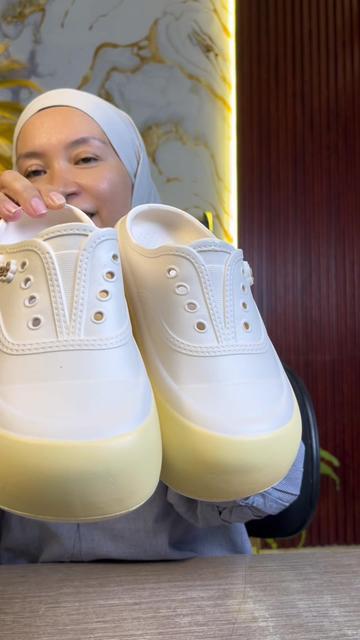 @LELI si paling TAS dan SANDAL