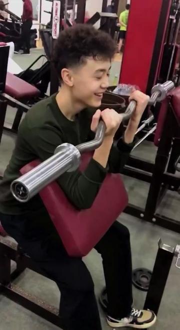 @Хасан🇺🇿 Chriss 🇰🇷