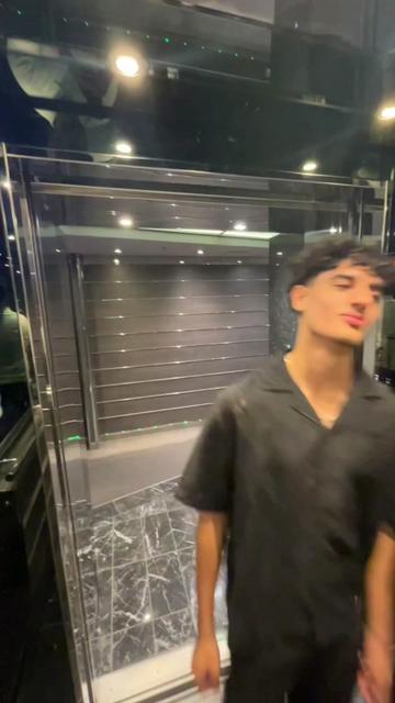 @laugh_box_8128