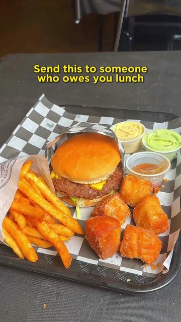 @Radnor's Burgers & Beignets ๐