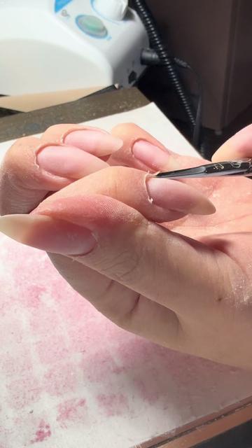 @Abouthernails