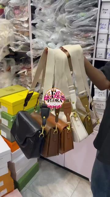 @FLORA LUXURY SLIDES/BAGS❤️