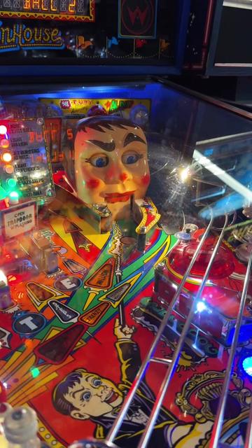 @Mel Plays Pinball