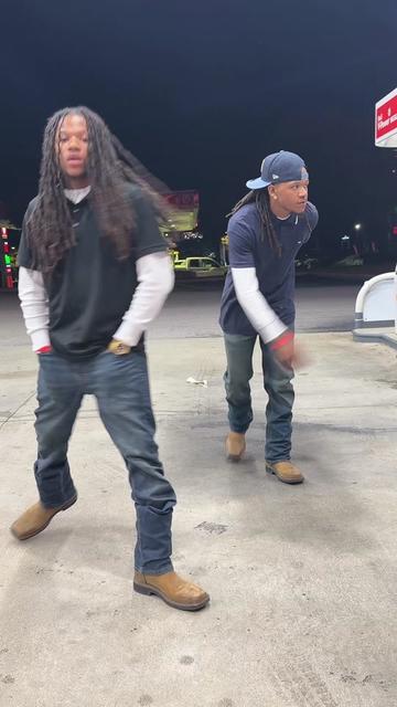 @Ghettotwins_