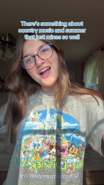 @itsjustcarriee
