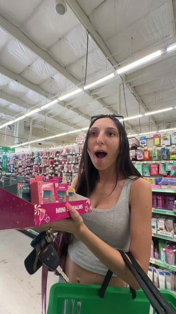 @ItsAlexisSimone
