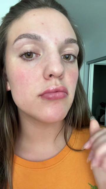 @olivia molly ๐