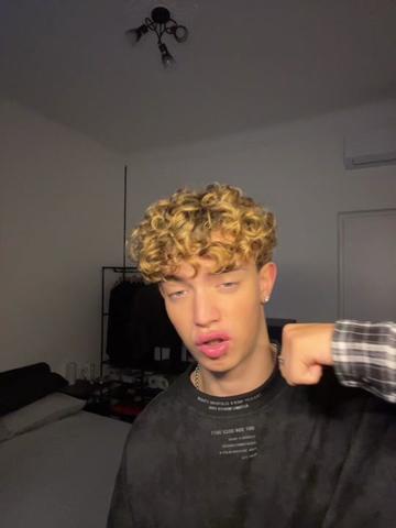 @𝓨 𝓛 𝓘 𝓐 𝓝💎